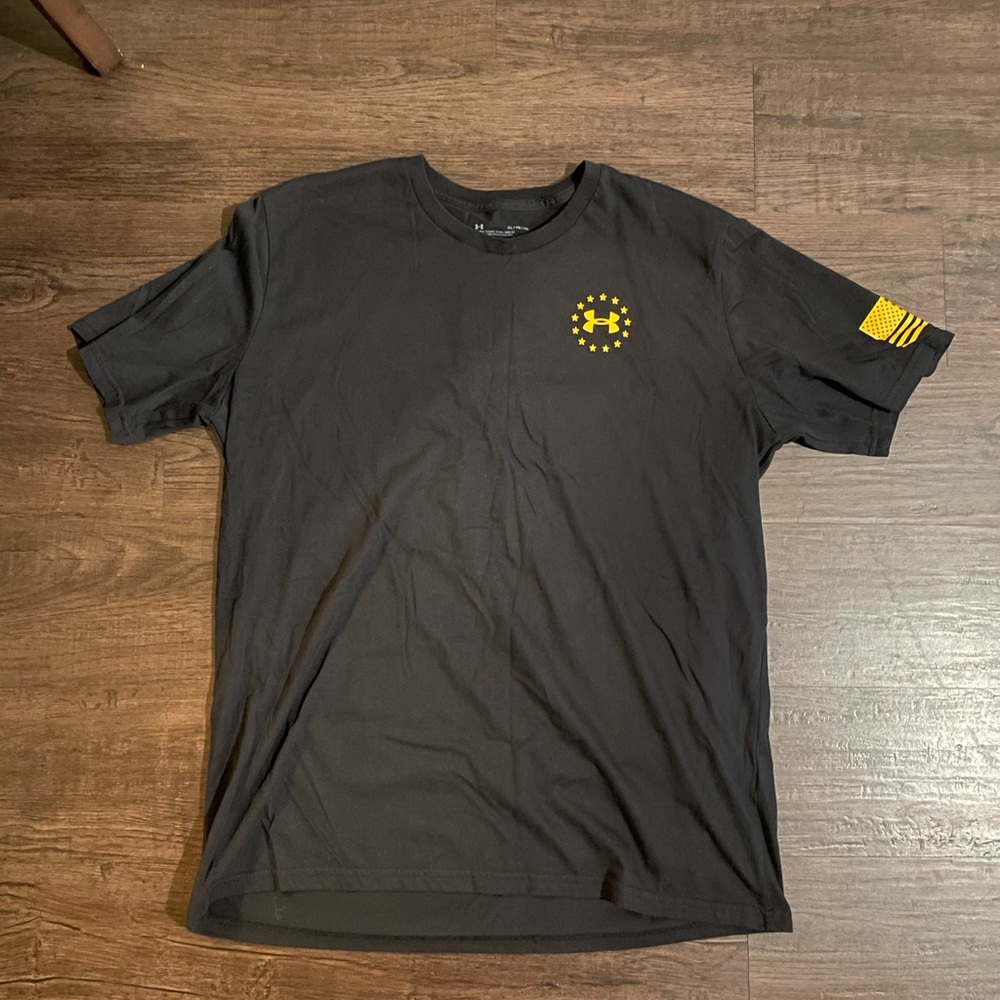 UNDER ARMOUR cotton t shirt.